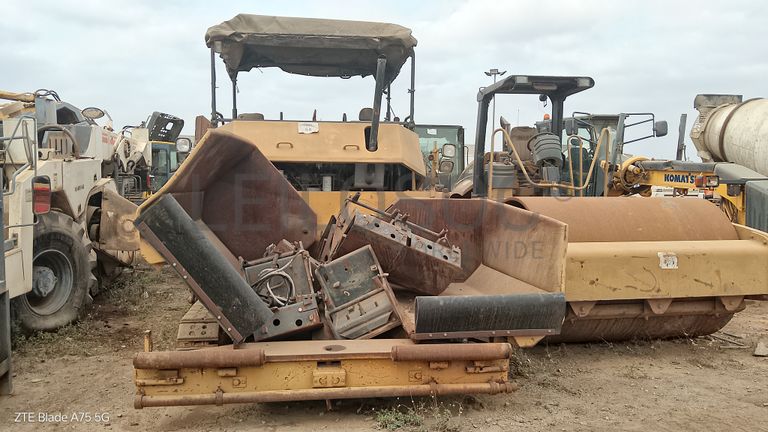 Espalhadoras-Acabadoras Asfalto 18 T DYNAPAC F 141 C  (1)