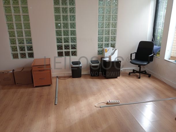 Equipamentos para a Indústria Têxtil · Escritório