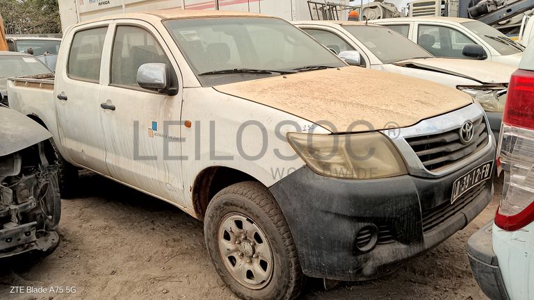 TOYOTA HILUX 4*4 CD STD 5L