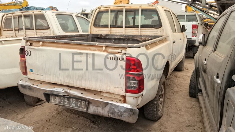 TOYOTA HILUX 4*4 CD STD 5L