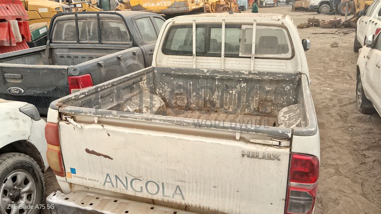 TOYOTA HILUX 4*4 CD STD 5L