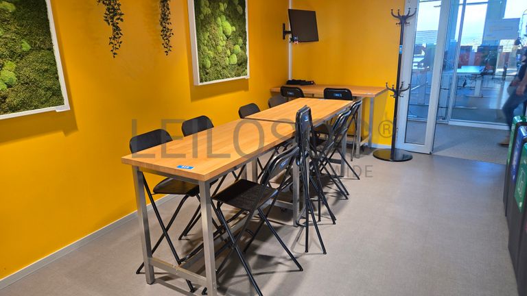 1 Table haute + 6 Chaises hautes