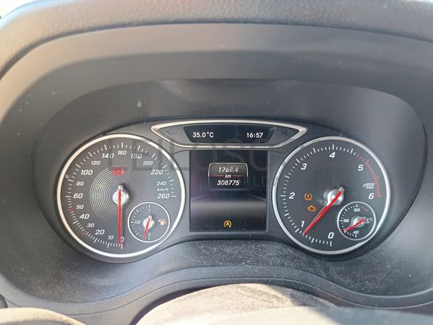 Mercedes-Benz B180 · Ano 2015