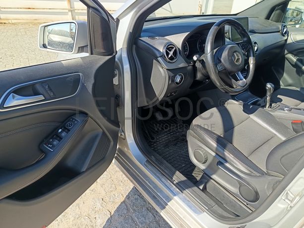 Mercedes-Benz B180 · Ano 2015