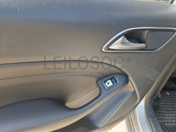 Mercedes-Benz B180 · Ano 2015