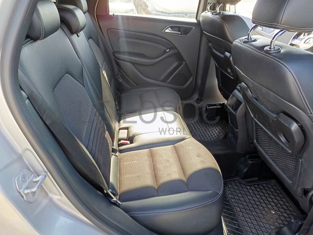 Mercedes-Benz B180 · Ano 2015