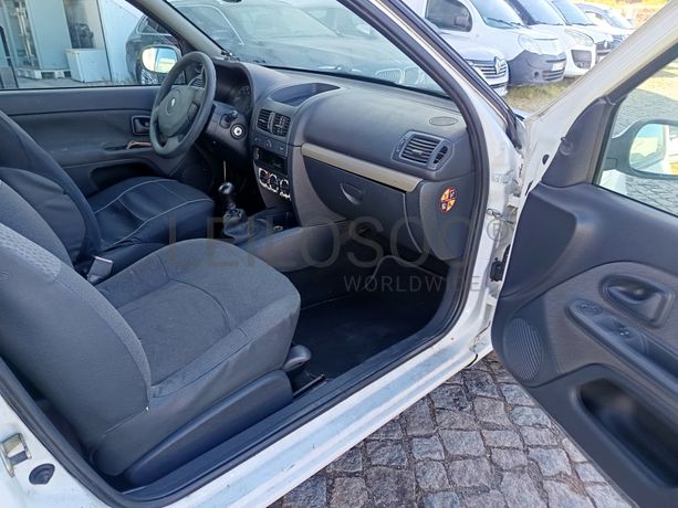 Renault Clio · Ano 2005