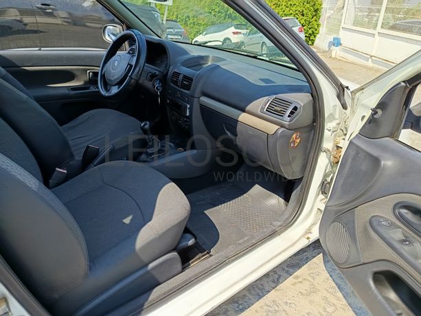 Renault Clio · Ano 2005