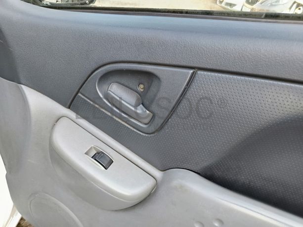 Toyota Yaris · Ano 2002