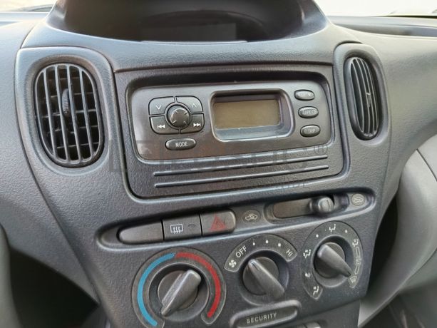 Toyota Yaris · Ano 2002