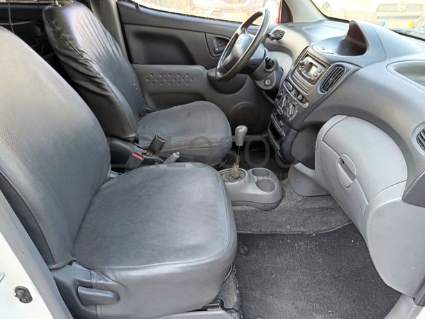 Toyota Yaris · Ano 2002