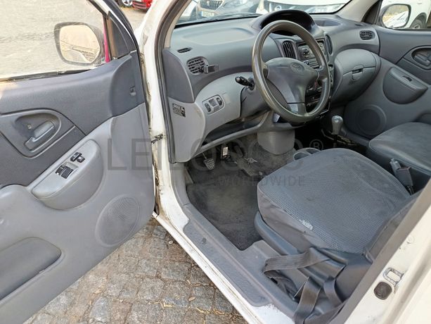 Toyota Yaris · Ano 2002