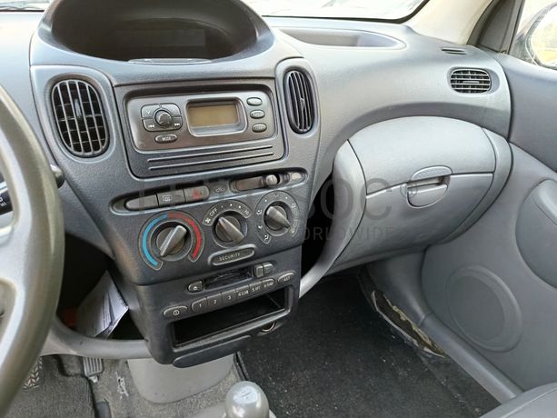 Toyota Yaris · Ano 2002