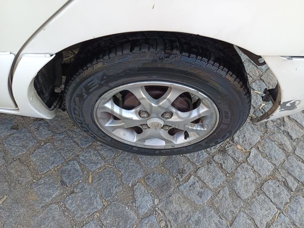 Toyota Yaris · Ano 2002