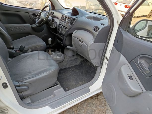 Toyota Yaris · Ano 2002