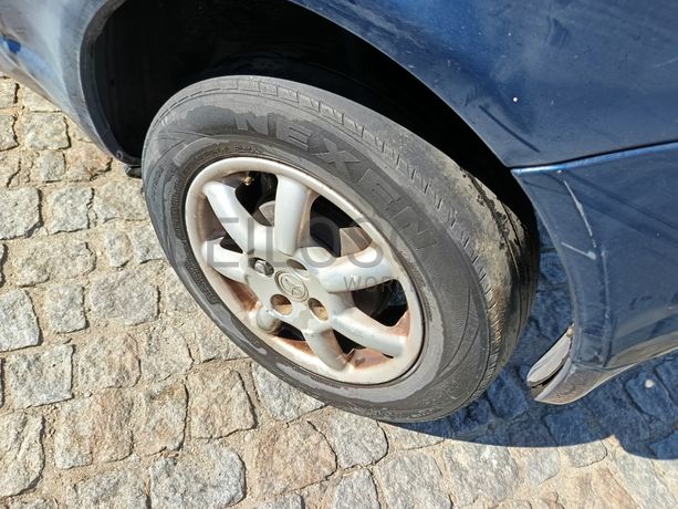 Toyota Yaris · Ano 2003