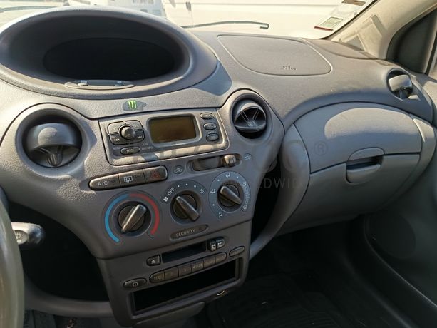 Toyota Yaris · Ano 2003