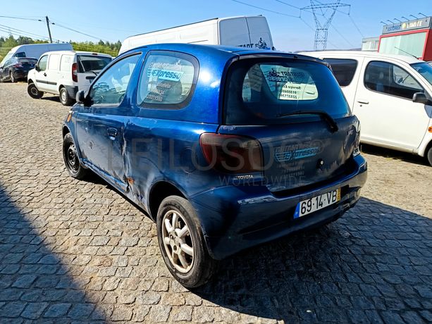 Toyota Yaris · Ano 2003
