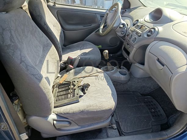 Toyota Yaris · Ano 2003