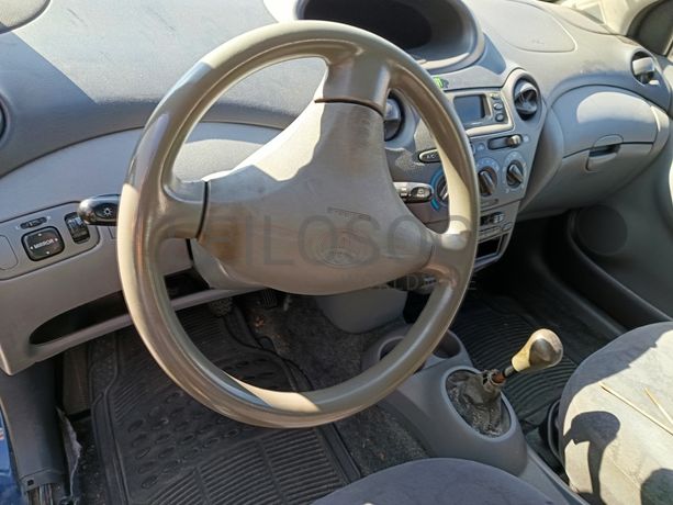 Toyota Yaris · Ano 2003