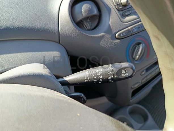 Toyota Yaris · Ano 2003