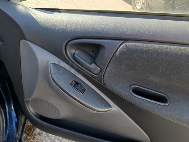 Toyota Yaris · Ano 2003