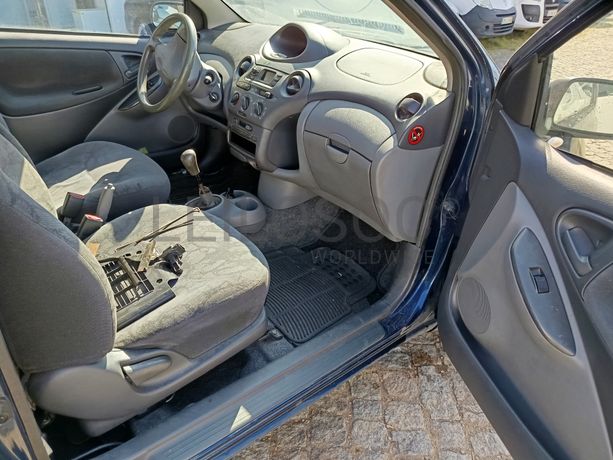 Toyota Yaris · Ano 2003