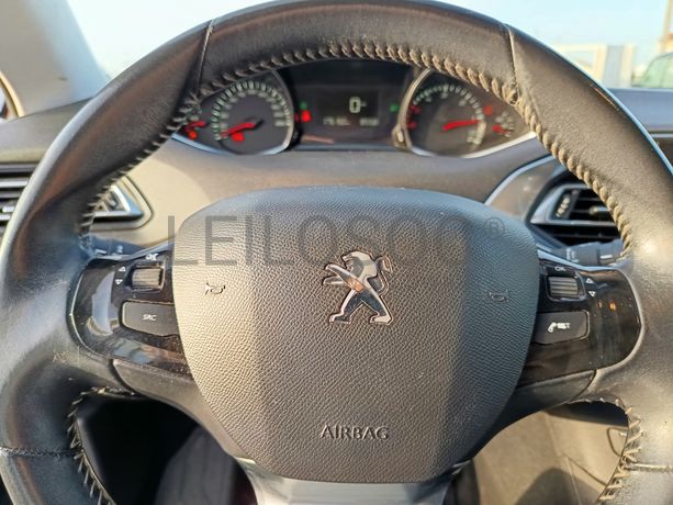 Peugeot 308 1.6 BlueHDi · Ano 2016