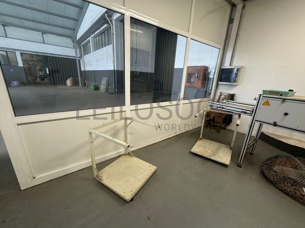 Banca e Mesa com Torno · Carrinhos de transporte