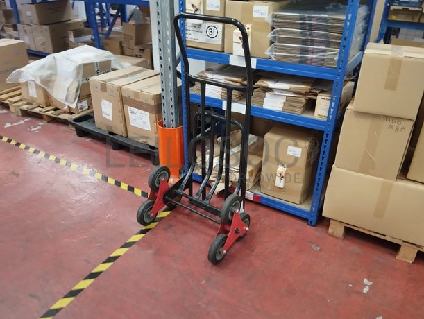 Porta paletes e Carrinhos de mercadorias