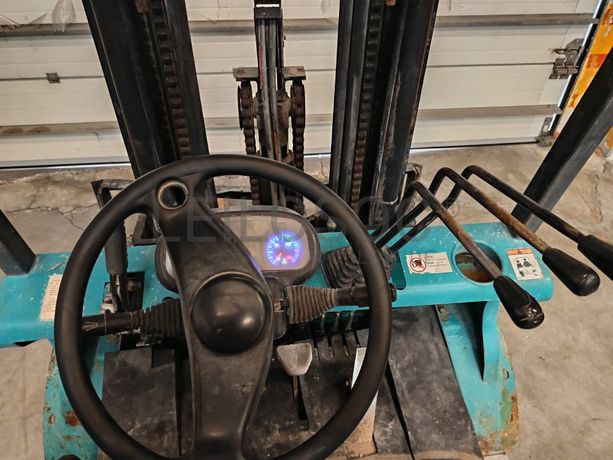 Empilhador Feeler FD30 · Ano 2019