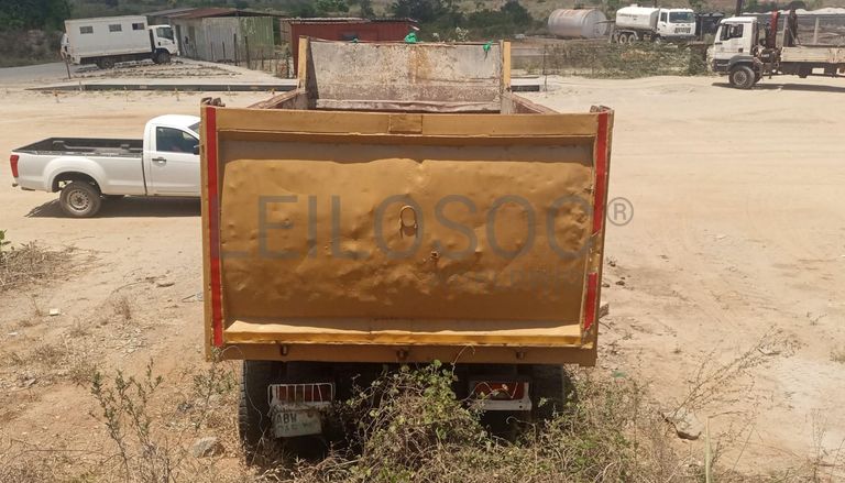 Camião Tata LPK2516138