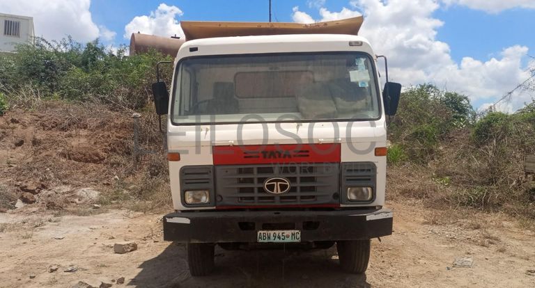 Camião Tata LPK2516138