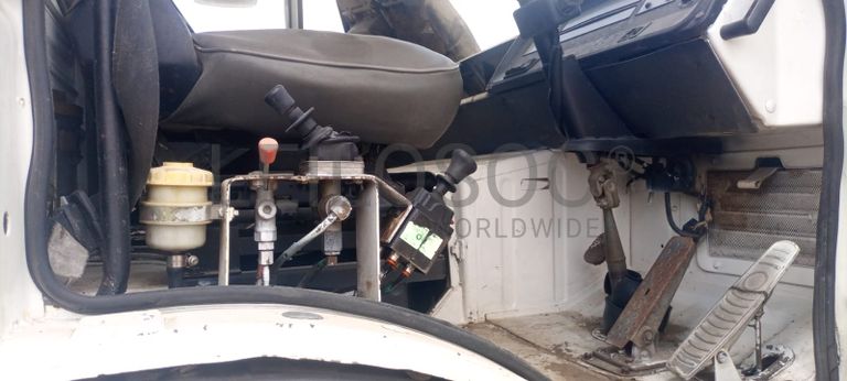 Camião Tata LPK2516138