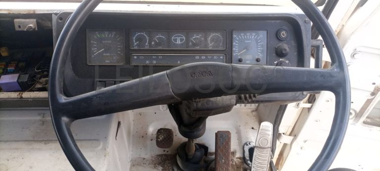 Camião Tata LPK2516138