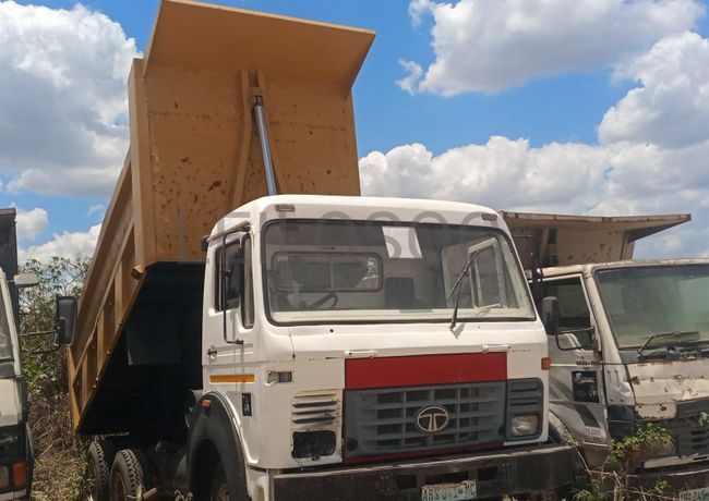 Camião Tata LPK25/6/38