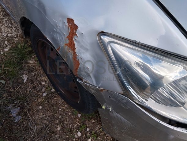 Toyota Auris 1.4 D-4D · Ano 2008