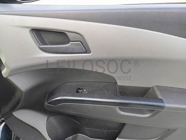 Chevrolet Aveo · Ano 2013