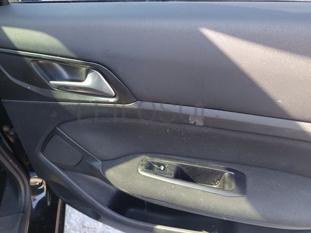 Peugeot 308 · Ano 2015