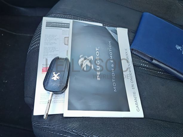 Peugeot 308 · Ano 2015