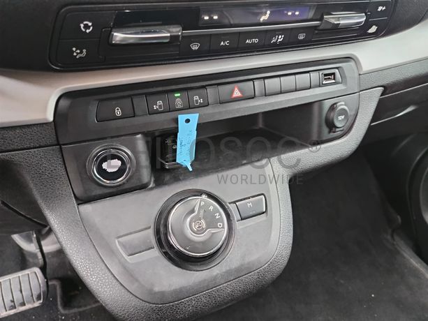 Peugeot Expert Traveller · 8 Lugares · Ano 2018