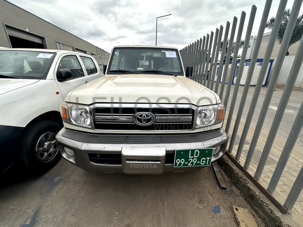 TOYOTA LAND CRUISER