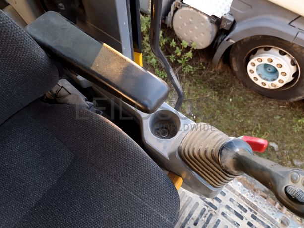 Giratória de Rastos Komatsu PC 210 LC-8 · Ano 2007