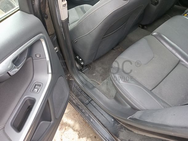 Volvo V60 D4 · Ano 2013