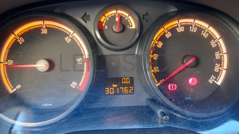 Opel Corsa Van 1.3 CDTi · Ano 2013