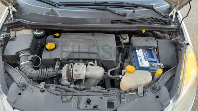 Opel Corsa Van 1.3 CDTi · Ano 2013