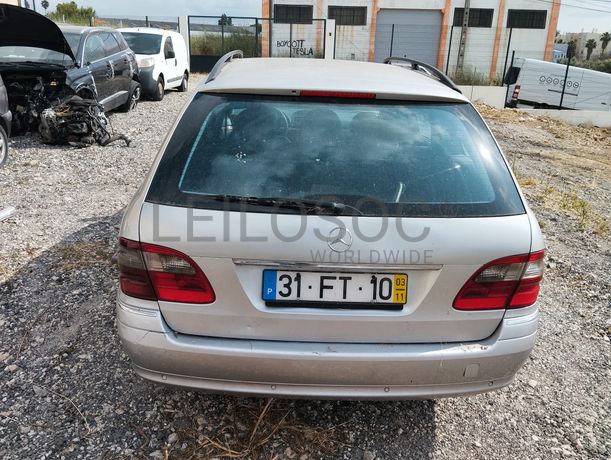 Mercedes-Benz E 270 CDI · Ano 2003