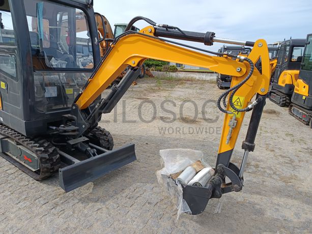 Mini Giratória Infront YFE20 · Ano 2023