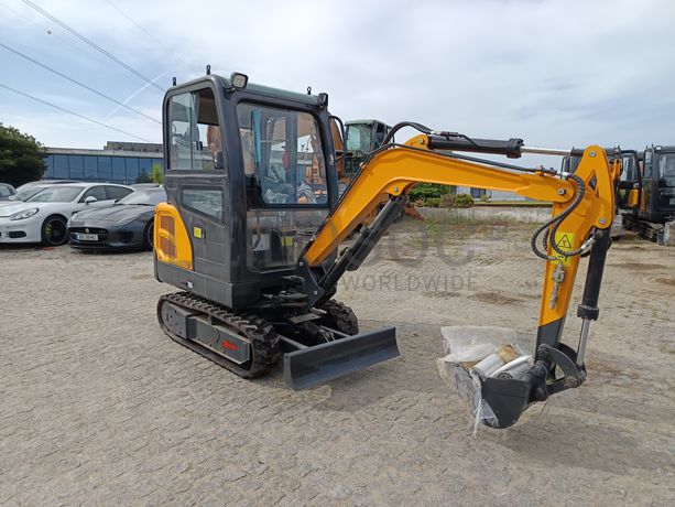 Mini Giratória Infront YFE20 · Ano 2023