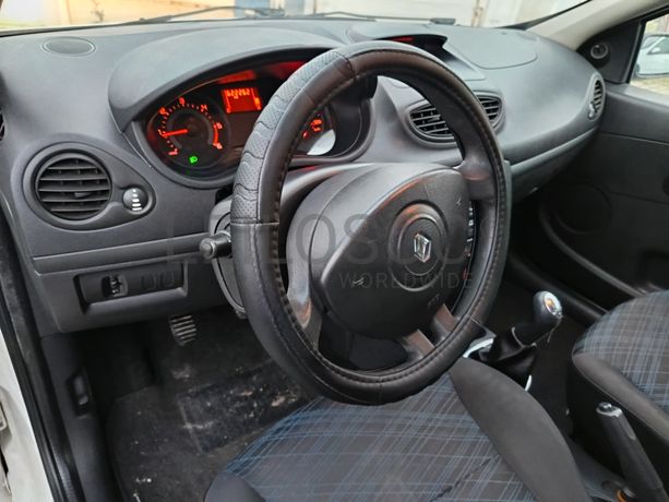 Renault Clio 1.5 DCi · Ano 2008